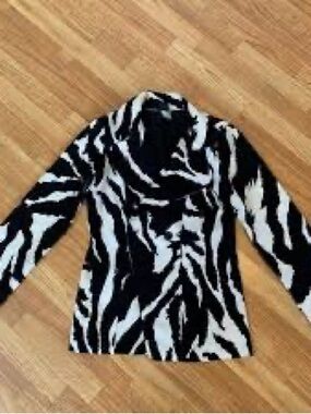 Wrapper Black and White Zebra-Print Long Sleeve Top